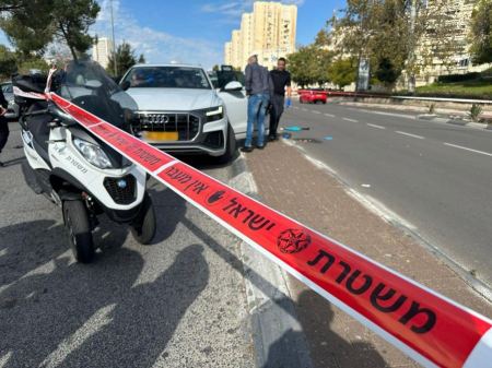 القبض على 3 مشتبهين بالسطو وسرقة سيارة ودهس شرطي في القدس